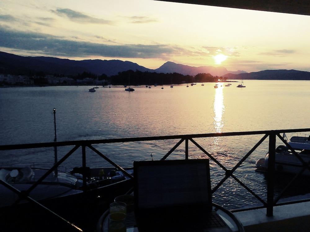 The Manessi City Boutique Hotel Poros Town Ngoại thất bức ảnh