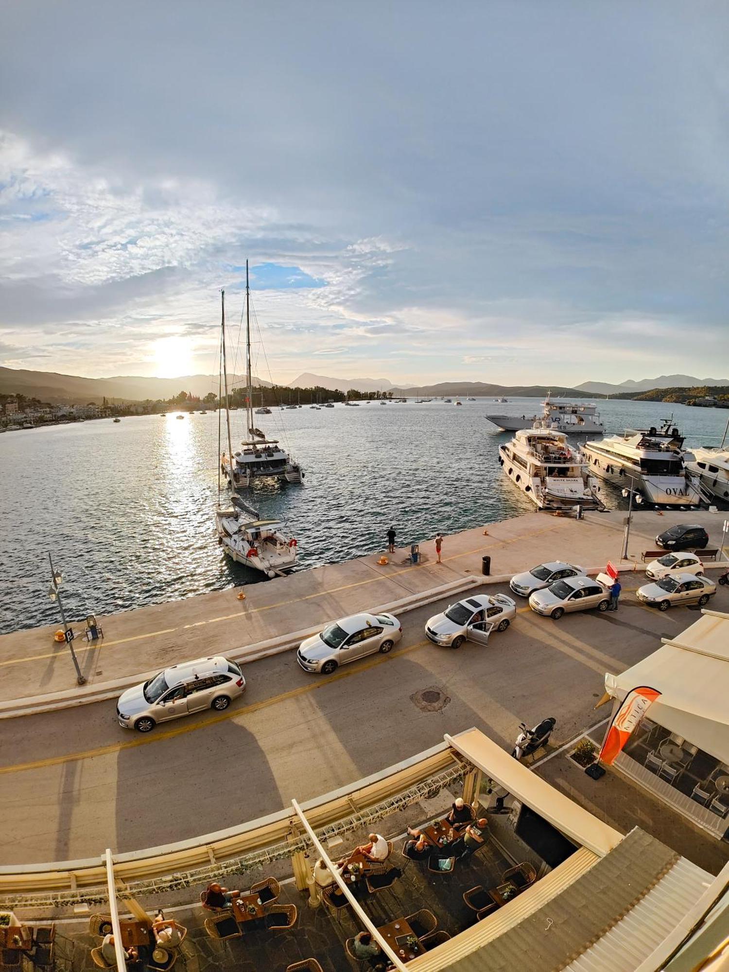 The Manessi City Boutique Hotel Poros Town Ngoại thất bức ảnh