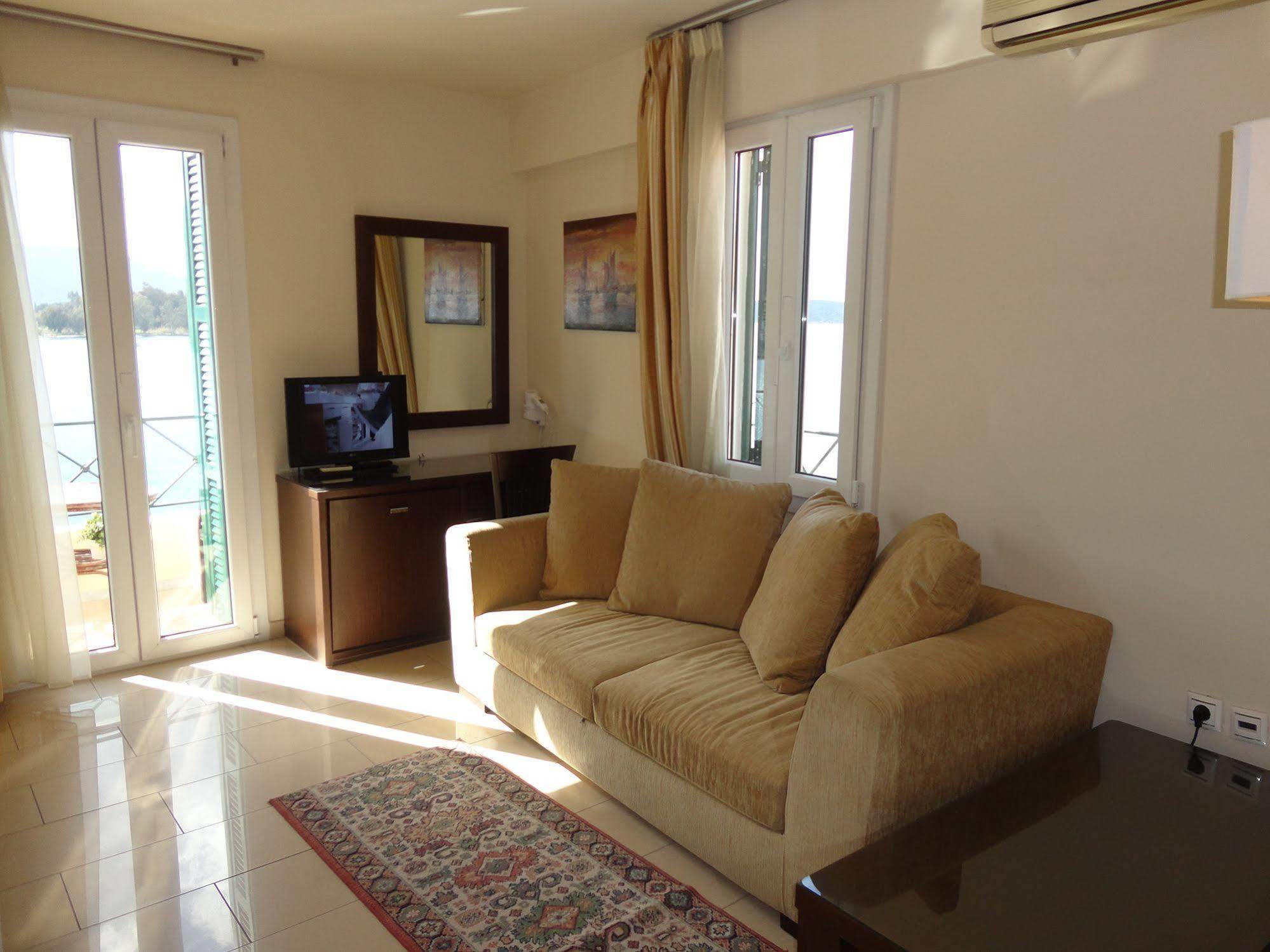 The Manessi City Boutique Hotel Poros Town Ngoại thất bức ảnh